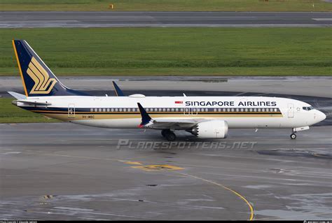 singapore airlines boeing 737 max 8 at darwin airport