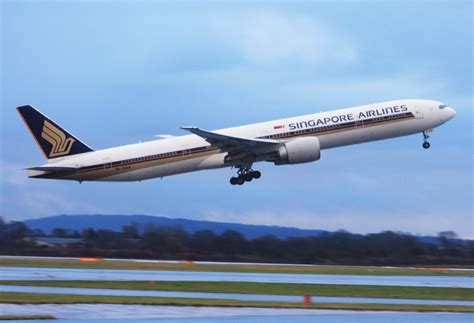 Singapore Airlines Boeing 777-300ER long haul route Houston service