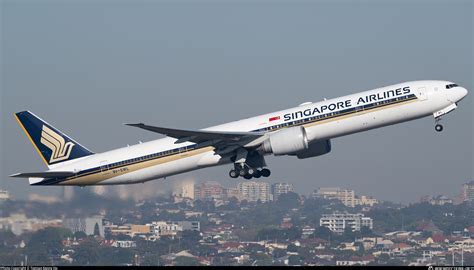Singapore Airlines Boeing 777-9 taxiing after test flight at Paine Field