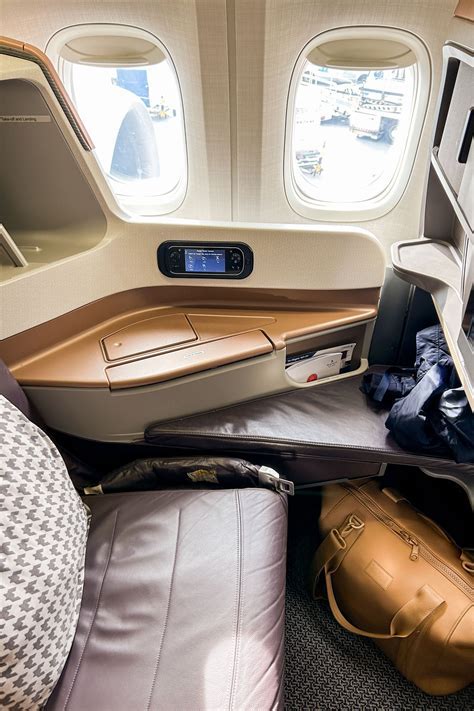 Singapore Airlines business class seat on LAX-NRT Fifth Freedom route