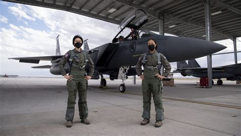 Singaporean F-15SG pilot using JHMCS with integrated infrared tracking system