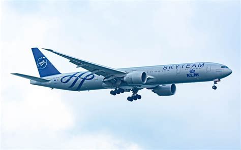 SkyTeam 25th anniversary emblem unveiled on Delta aircraft winglet in Atlanta