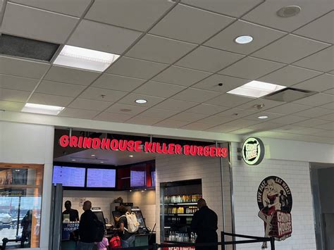smoothie king staff serving travelers at atlanta airport food court