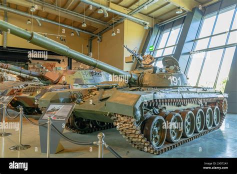 Soviet T-72 main battle tank Cold War armored military vehicle