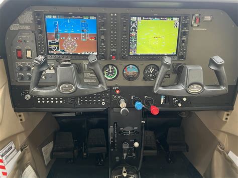 Spacious interior of the Cessna 182T cockpit