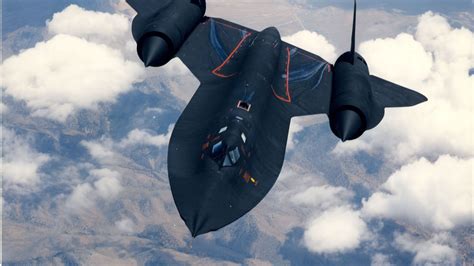 SR-71 Blackbird black thermal coating during flight