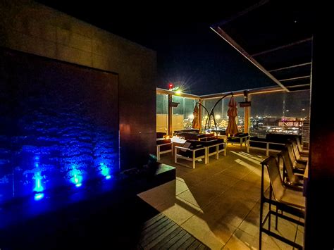 Star Alliance Lounge LAX outdoor terrace with night skyline view