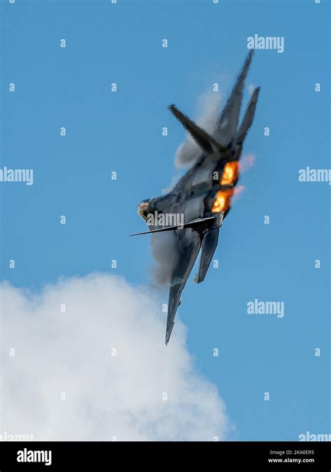 stealth fighter f-22 raptor performing evasive maneuvers over persian gulf