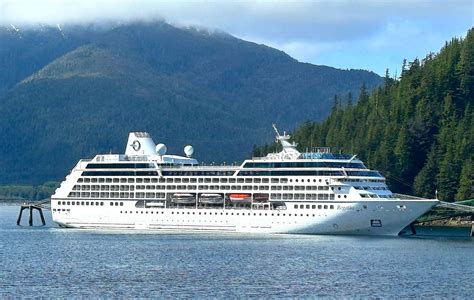 steve hites performing folk songs about alaska onboard oceania cruise