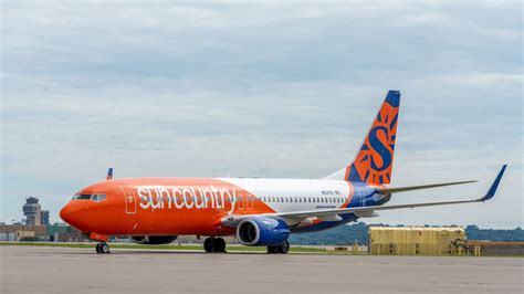 Sun Country Airlines Boeing 737 at Minneapolis terminal