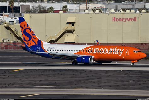 sun country airlines boeing 767 at cargo terminal