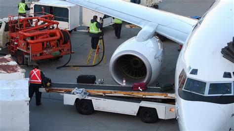 Supervisor inspecting fueling operations at SFO tarmac