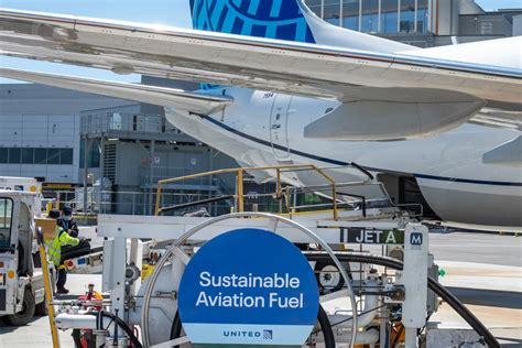 sustainable aviation fuel fueling united aircraft on tarmac
