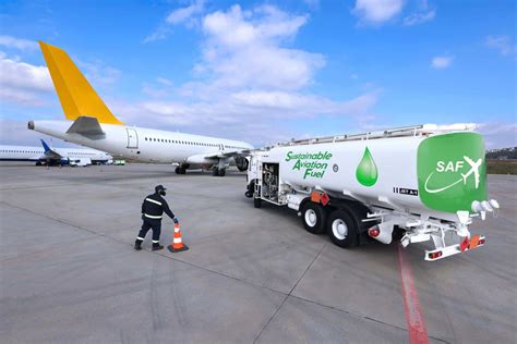 sustainable aviation fuel refueling aircraft on runway