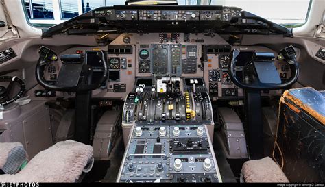Swiftair MD-83 cockpit and engine anti-icing system