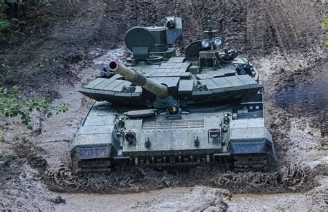 T-90M Proryv operating in Ukraine under combat camouflage and battlefield retrofits