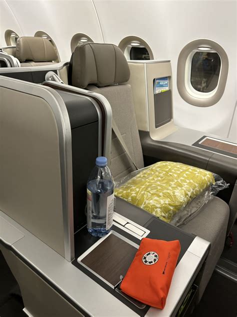 TAP Air Portugal A321LR business class staggered seat transatlantic cabin