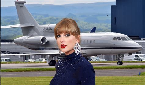 taylor swift’s second private jet dassault falcon 900 on tarmac