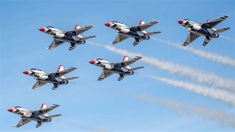 Thunderbirds F-16 Formation with Female Pilots