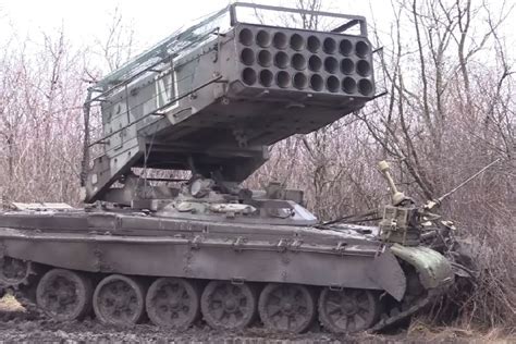 TOS-1A crew conducting final system checks before frontline dispatch in Rostec testing grounds