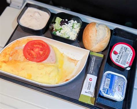 Turkish Airlines business class meal service presentation