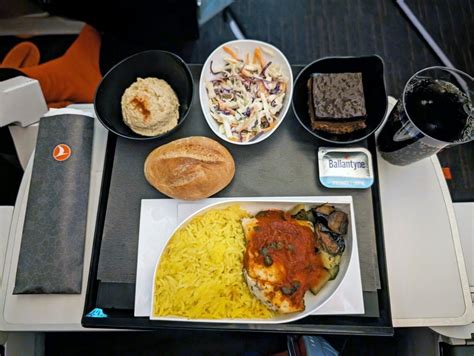 Turkish Airlines economy meal tray on Istanbul–New York flight 2025