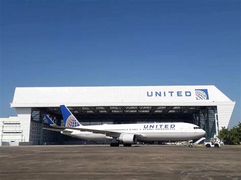 union rally outside United Airlines hangar with workers demanding fair contract terms