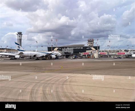 united aircraft on arrival at tel aviv ben gurion airport under clear summer sky