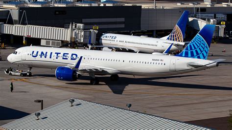 United Airlines Airbus A321neo landing at San Francisco International Airport