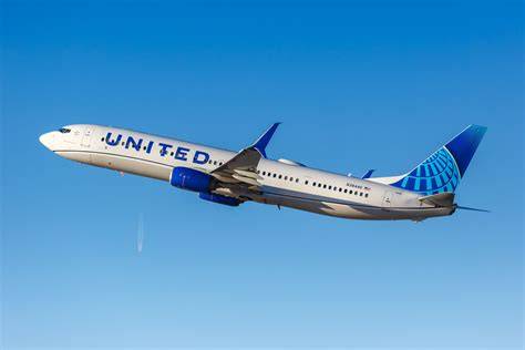 United Airlines Boeing 737 at O’Hare serving Santa Barbara and western leisure destinations