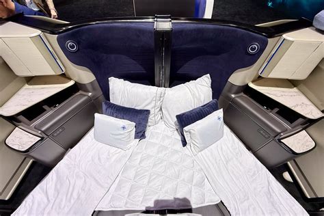 United Airlines Boeing 767 Polaris cabin transatlantic route boarding
