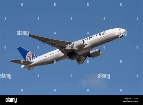 United Airlines Boeing 777-200 taking off from Houston Intercontinental