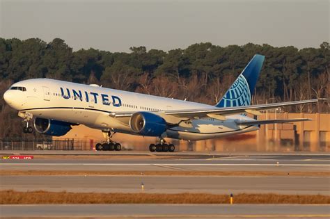 united airlines boeing 777-200er fleet on tarmac long-haul operations