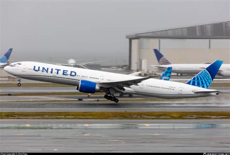 United Airlines Boeing 777-300ER boarding at San Francisco for Asia routes
