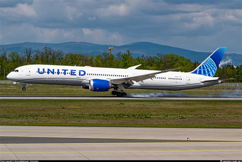 United Airlines Boeing 787-10 Dreamliner at Newark Liberty International Airport