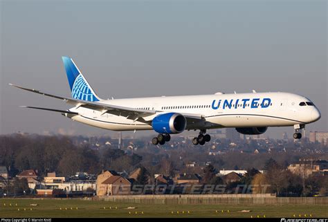 United Airlines Boeing 787-10 Dreamliner operating Brussels route
