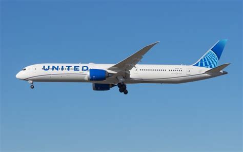 united airlines boeing 787-10 on transpacific route