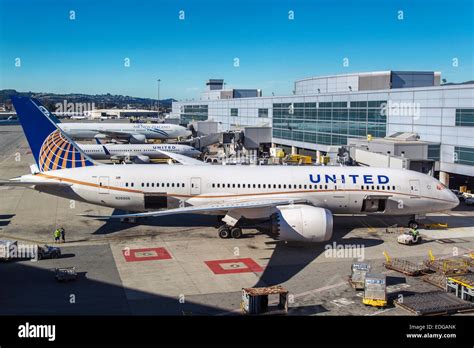 United Airlines Boeing 787-9 at San Francisco International Airport terminal