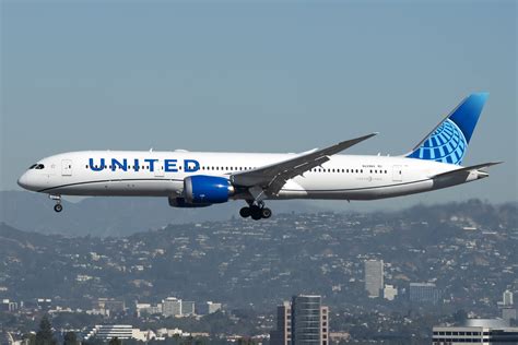 United Airlines Boeing 787-9 departing Newark Liberty International Airport for Seoul Incheon