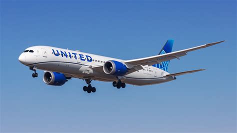 United Airlines Boeing 787-9 departing SFO for Adelaide