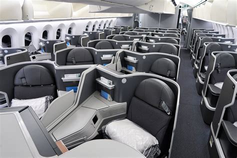 United Airlines Boeing 787-9 Dreamliner cabin interior with premium lie-flat seats