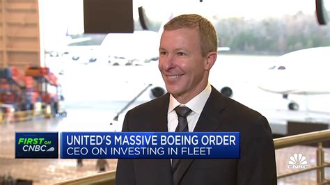 United Airlines CEO Scott Kirby speaking at aviation industry conference