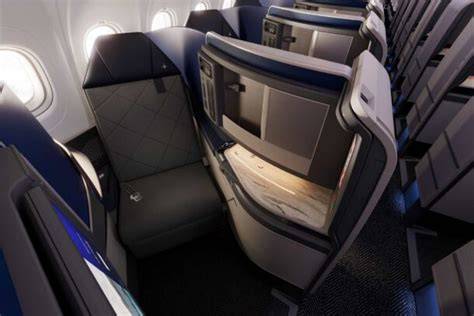 United Airlines Coastliner Airbus A321neo with Polaris lie-flat suites transcontinental cabin