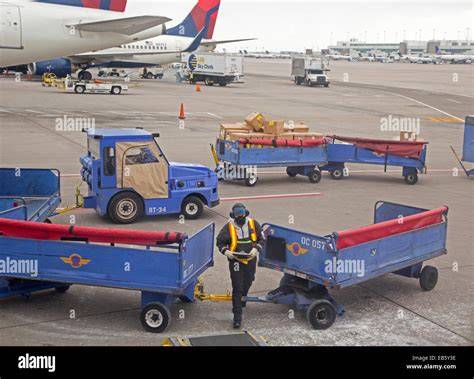 United Airlines Denver International Airport baggage handlers carts aircraft