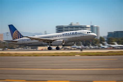 United Airlines Dreamliner taking off from San Francisco International Airport