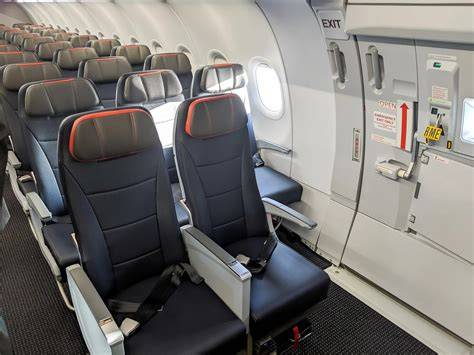 United Airlines Economy Plus extra legroom seats Airbus A321neo cabin interior