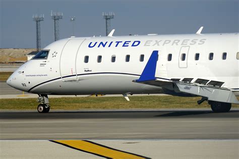 united airlines embraer e175 at small regional airport