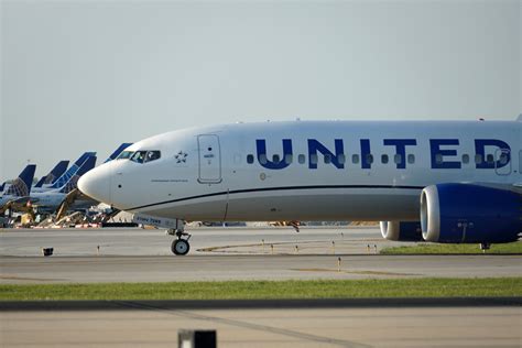 united airlines executive boardroom during labor agreement announcement