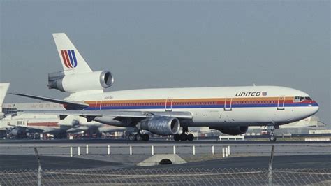 United Airlines Flight 232 DC-10 emergency landing Sioux City aviation history