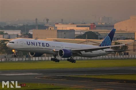 united airlines landing in taiwan with cloudy skyline
